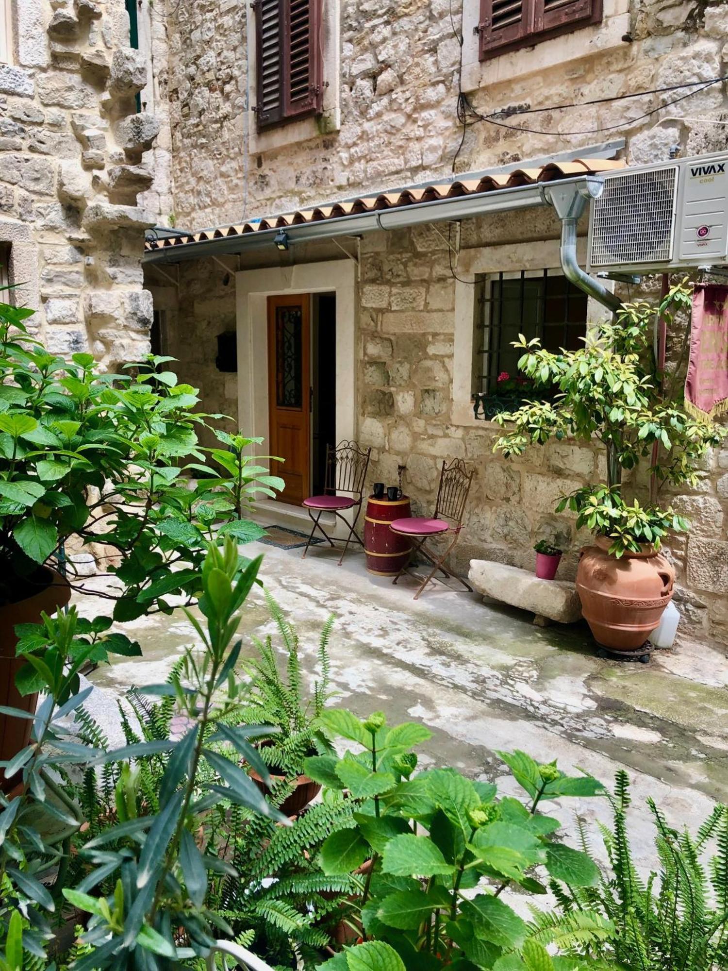 Apartment Venus Of The Palace - New Renovated Spalato Esterno foto